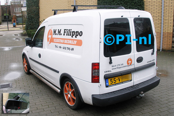 Parkeersensoren ingebouwd door PI-nl in een Opel Combo uit 2009. De display (set C 2014) is het 'spiegelmodel'.